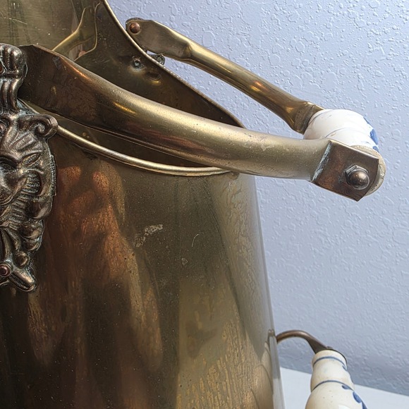 Vintage Brass Coal Scuttle Bucket with Ceramic Blue Delft Handles Lion Head - Picture 7 of 12